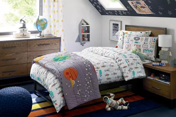 دکوراسیون داخلی اتاق خواب پسرانه با چوب روشن