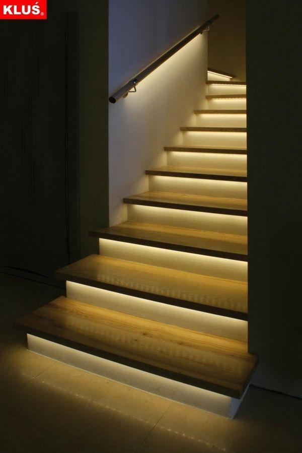 نمونه نورپردازی زیر پله در فضای داخلی با ترکیب سنگ و LED