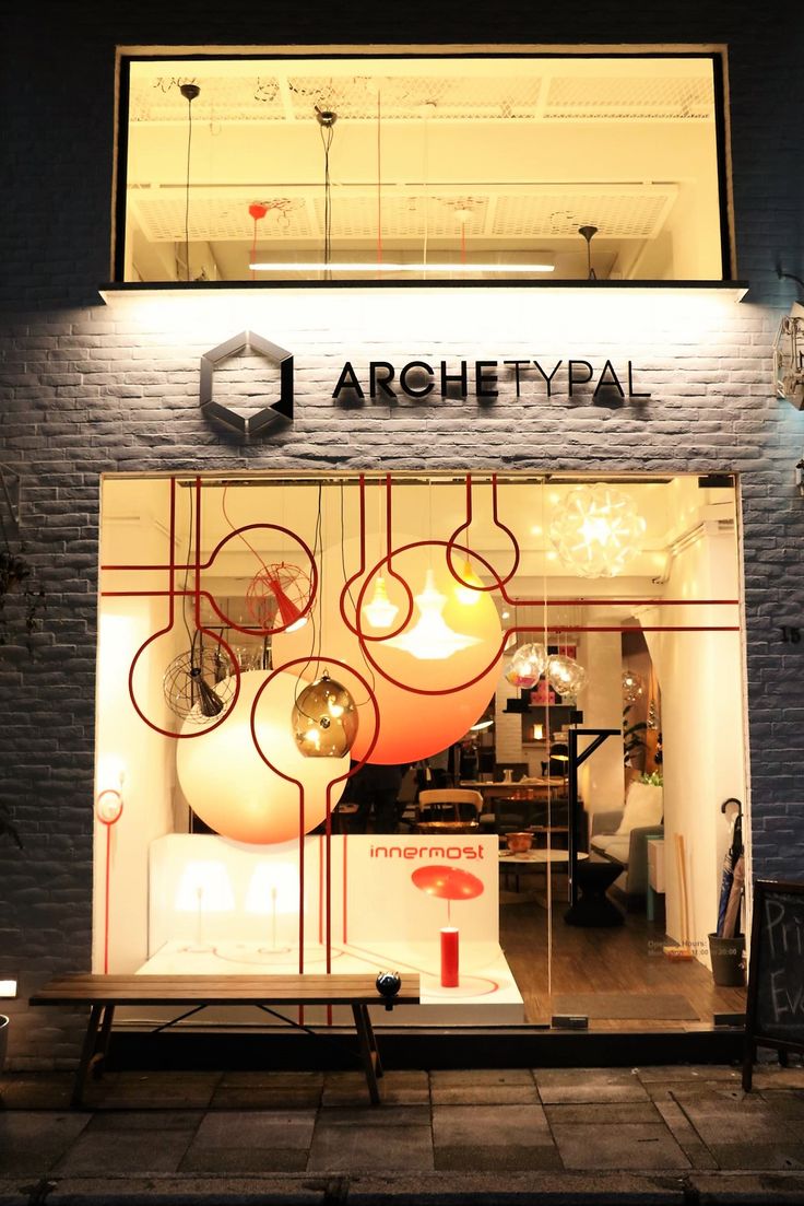 طراحی نورپردازی ویترین فروشگاهی با ترکیب دکوراسیون داخلی مدرن