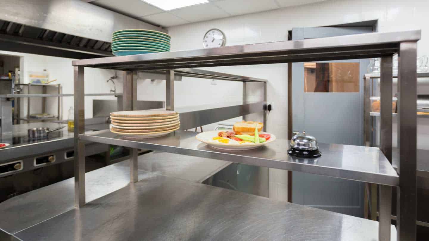 نمونههای مختلف متریالهای مناسب برای کانترتاپ آشپزخانه صنعتی